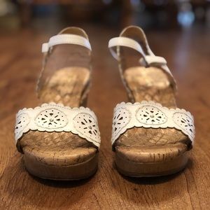Easy Spirit White Esmarvela Sandals